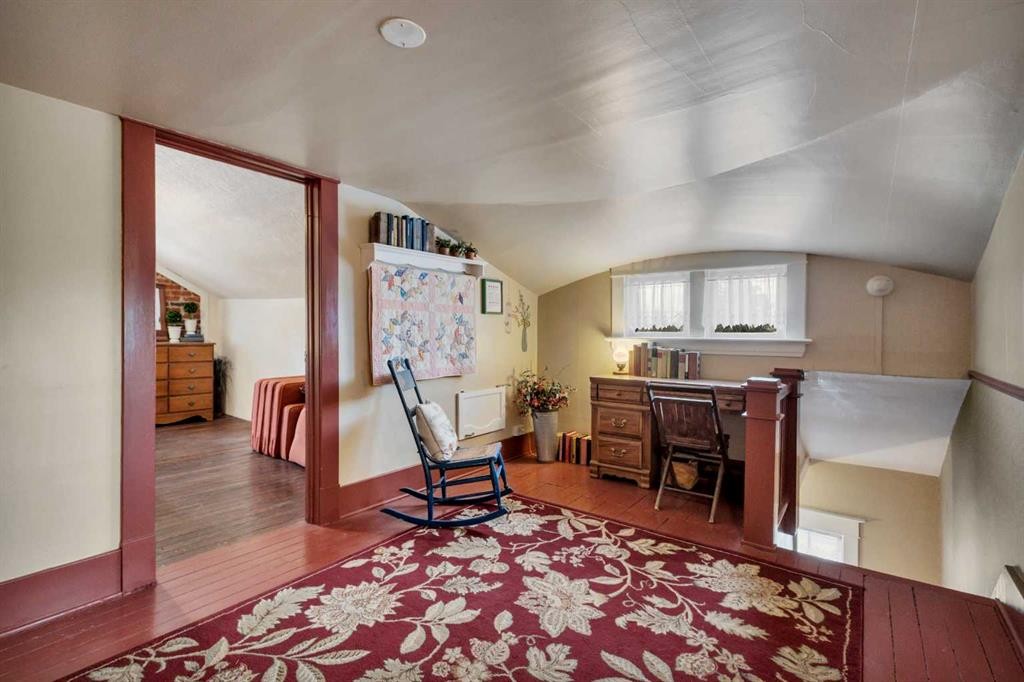 5331 51 Avenue, Lacombe, AB - Indoor