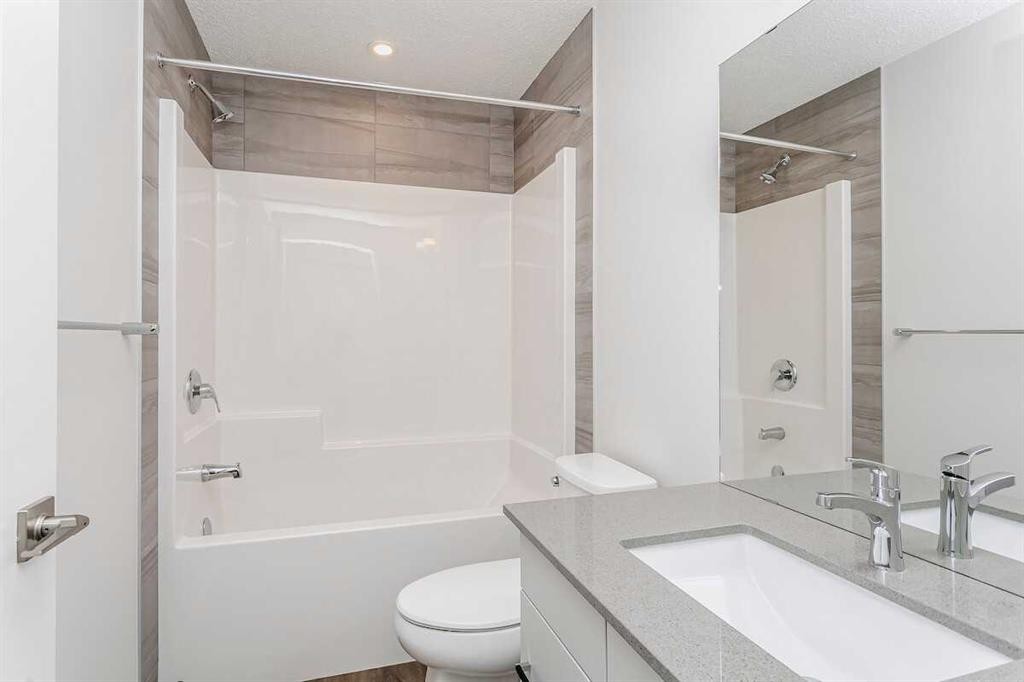 230 Heartwood Parade Se, Calgary, AB - Indoor Photo Showing Bathroom