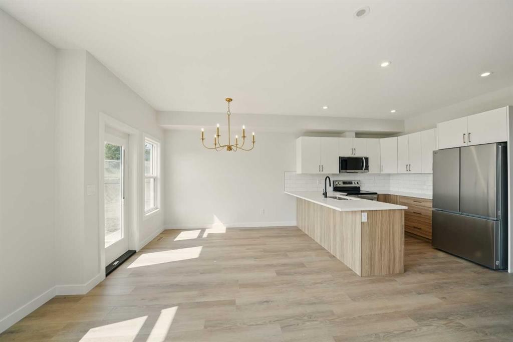 61 Pinnacle Close, Blackfalds, AB - Indoor Photo Showing Kitchen