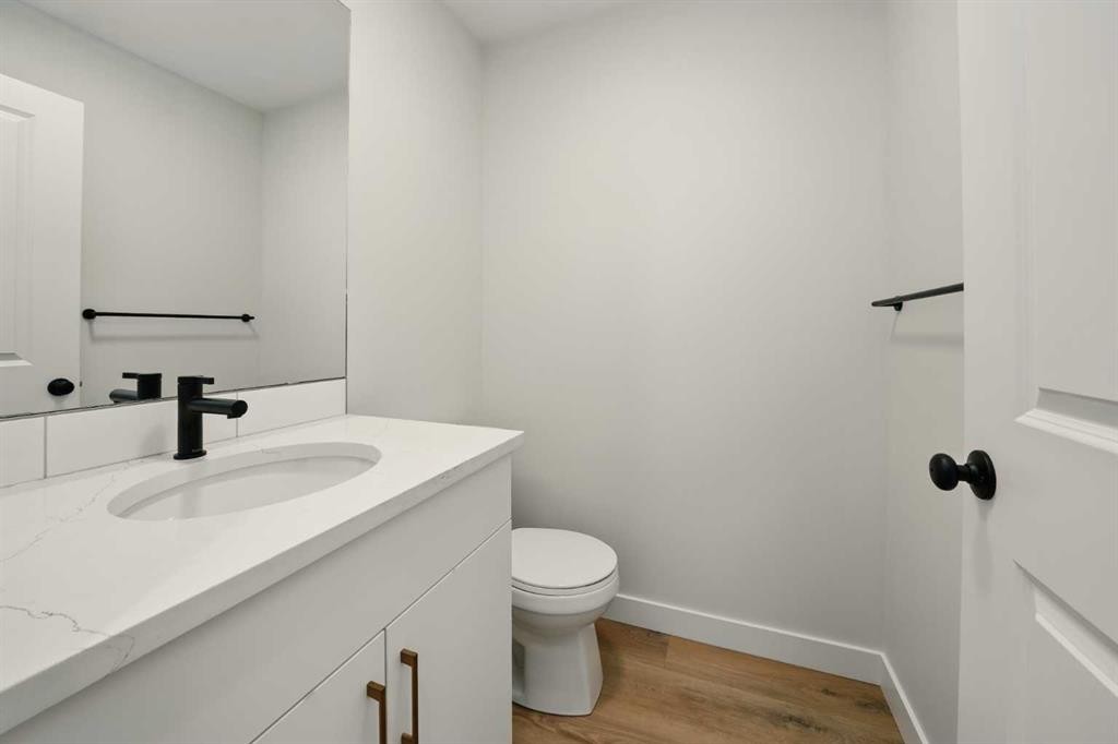 61 Pinnacle Close, Blackfalds, AB - Indoor Photo Showing Bathroom