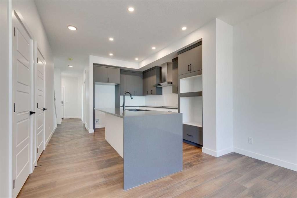 182 Lanark Gate Se, Airdrie, AB - Indoor Photo Showing Kitchen