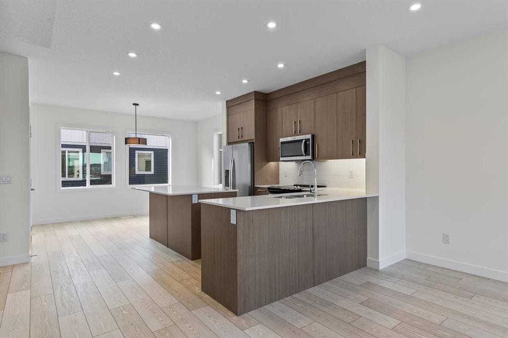 42 Corner Glen Manor Ne, Calgary, AB - Indoor Photo Showing Kitchen With Upgraded Kitchen