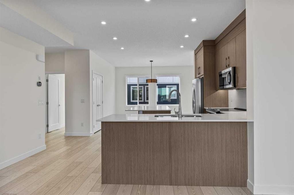 42 Corner Glen Manor Ne, Calgary, AB - Indoor Photo Showing Kitchen With Double Sink