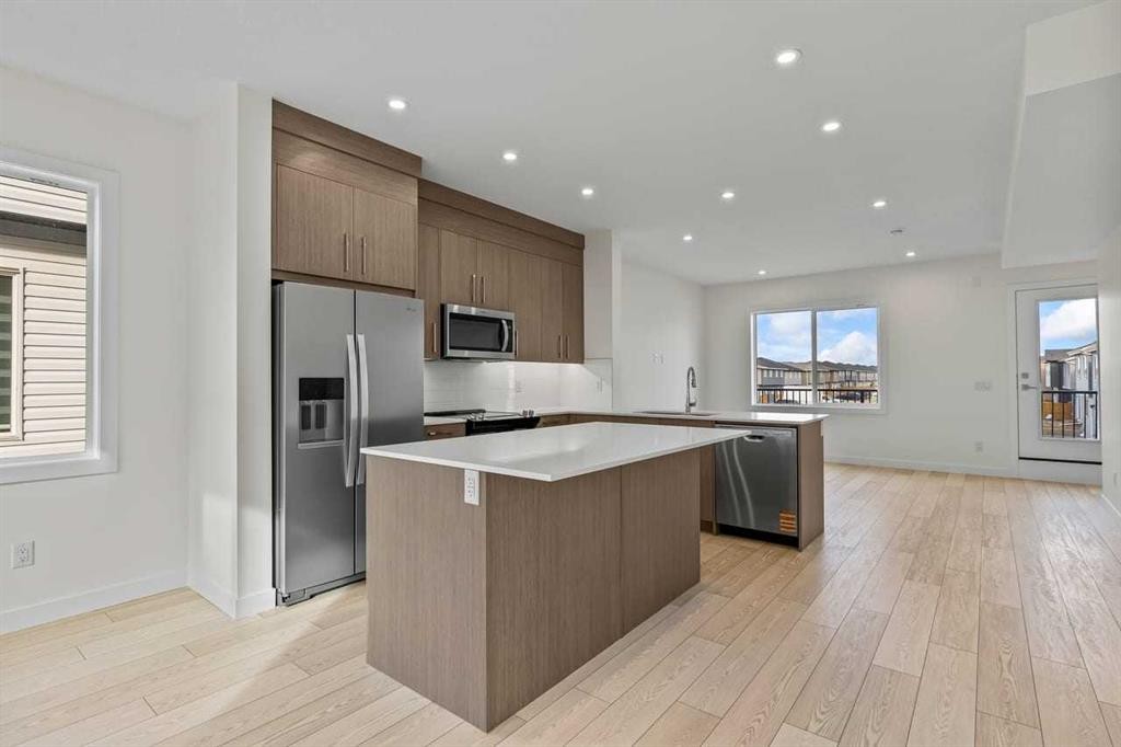 42 Corner Glen Manor Ne, Calgary, AB - Indoor Photo Showing Kitchen With Upgraded Kitchen