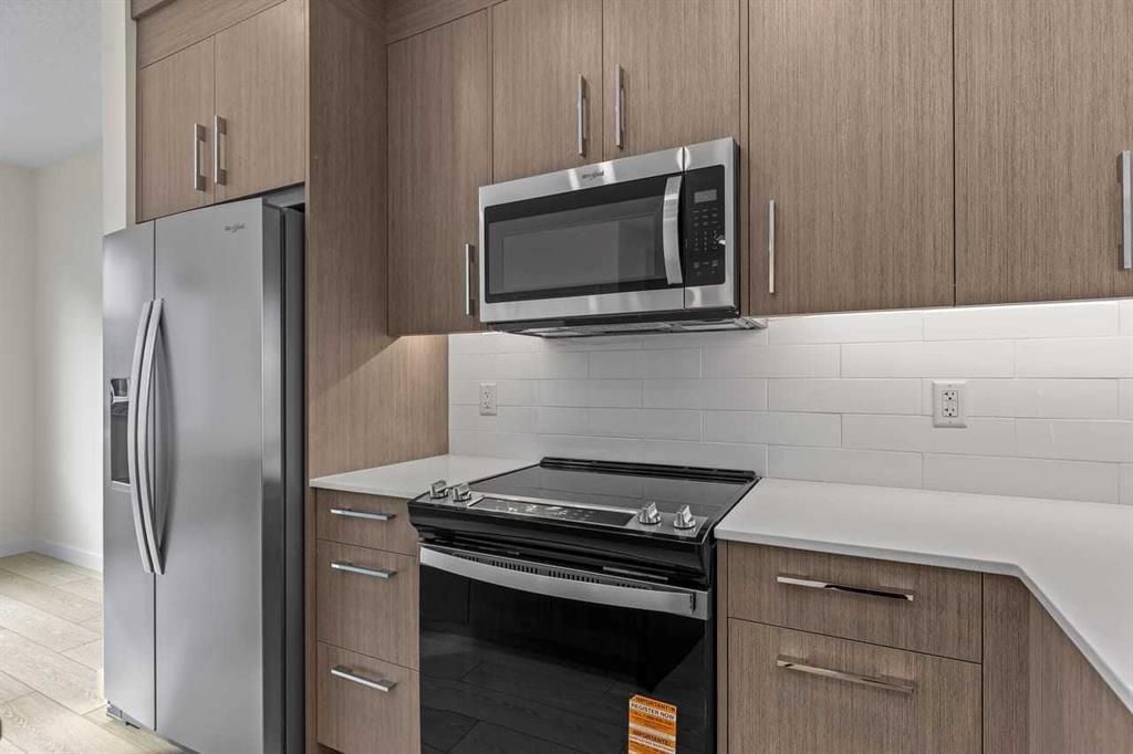 42 Corner Glen Manor Ne, Calgary, AB - Indoor Photo Showing Kitchen