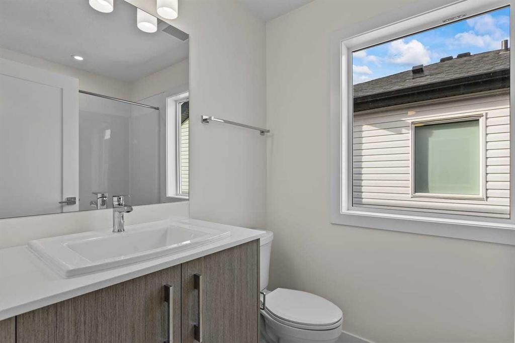 42 Corner Glen Manor Ne, Calgary, AB - Indoor Photo Showing Bathroom