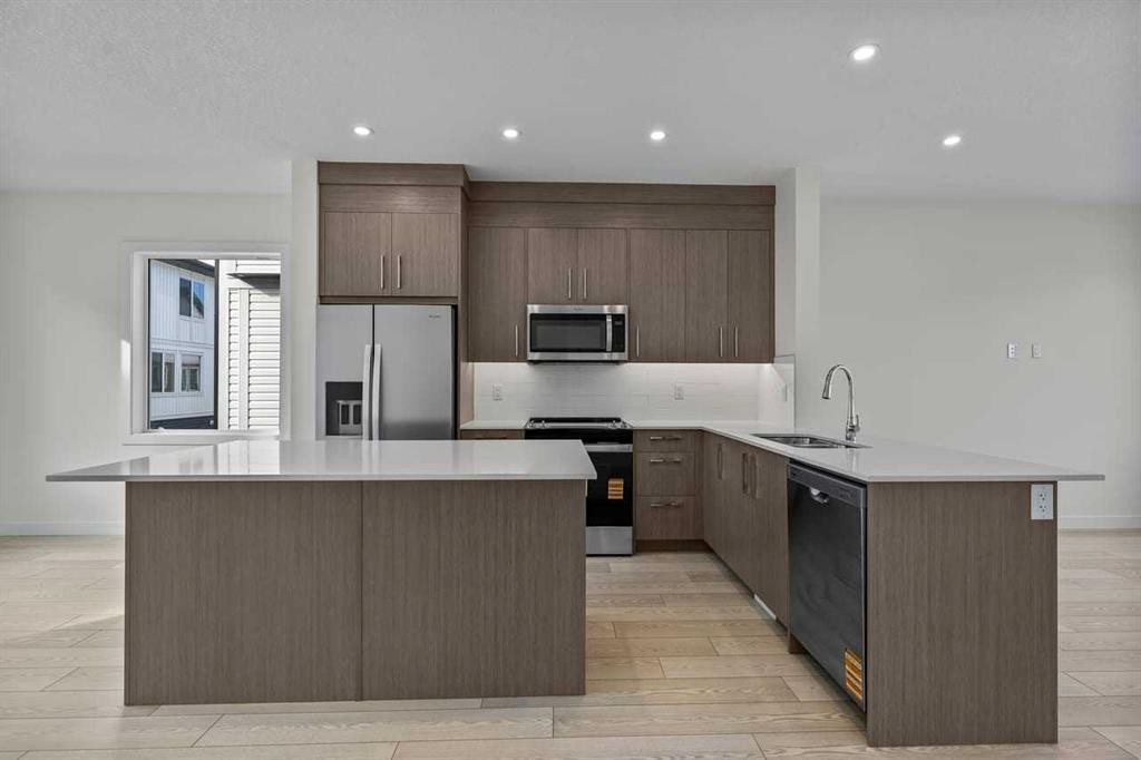 42 Corner Glen Manor Ne, Calgary, AB - Indoor Photo Showing Kitchen With Stainless Steel Kitchen With Upgraded Kitchen