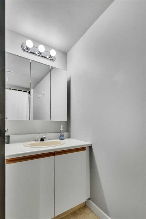 216-48 Holmes, Red Deer, AB - Indoor Photo Showing Bathroom