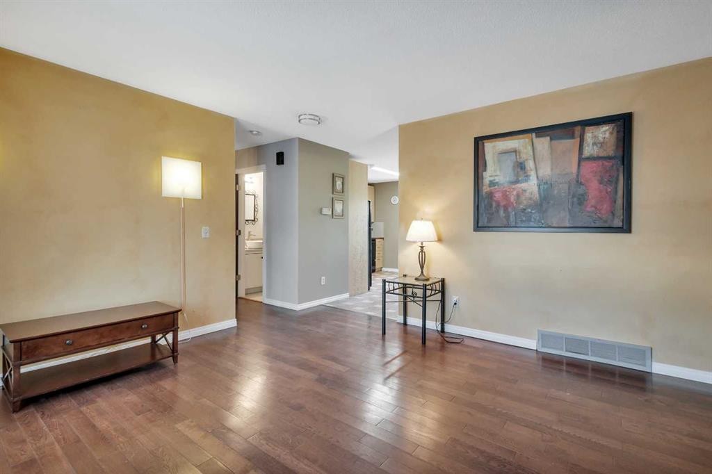 216-48 Holmes, Red Deer, AB - Indoor Photo Showing Other Room