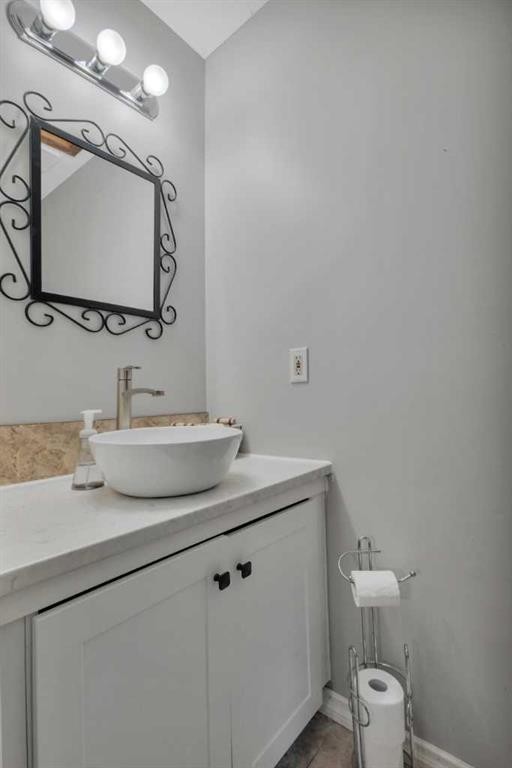 216-48 Holmes, Red Deer, AB - Indoor Photo Showing Bathroom