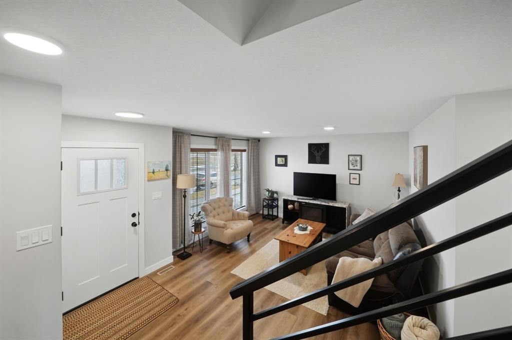 32 Station Drive, Sylvan Lake, AB - Indoor