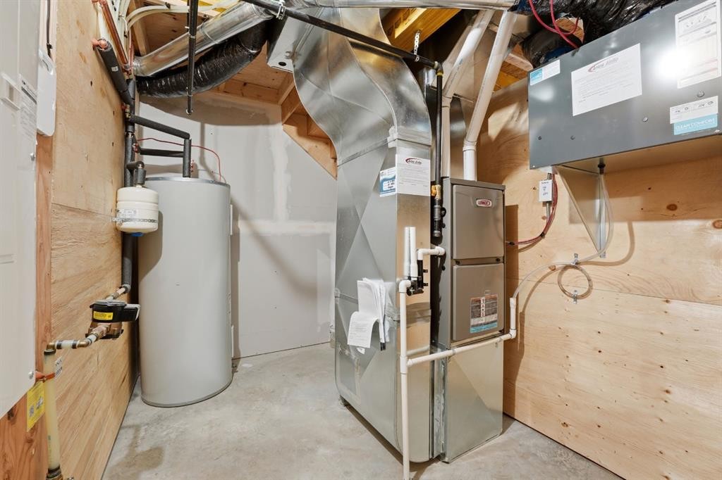 32 Station Drive, Sylvan Lake, AB - Indoor Photo Showing Basement