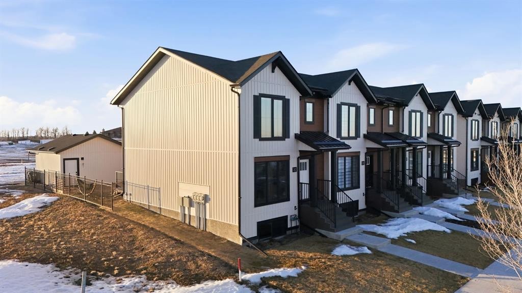 32 Station Drive, Sylvan Lake, AB - Outdoor