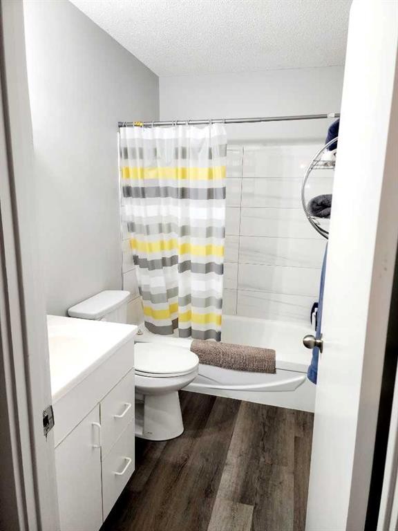 306-4811 55 Street, Red Deer, AB - Indoor Photo Showing Bathroom
