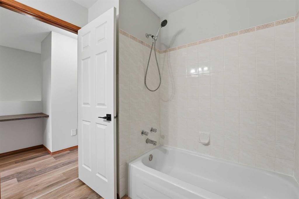 287 Cornett Drive, Red Deer, AB - Indoor Photo Showing Bathroom