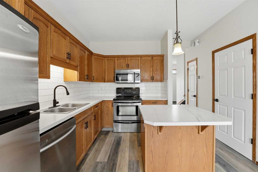 287 Cornett Drive, Red Deer, AB - Indoor Photo Showing Kitchen With Double Sink