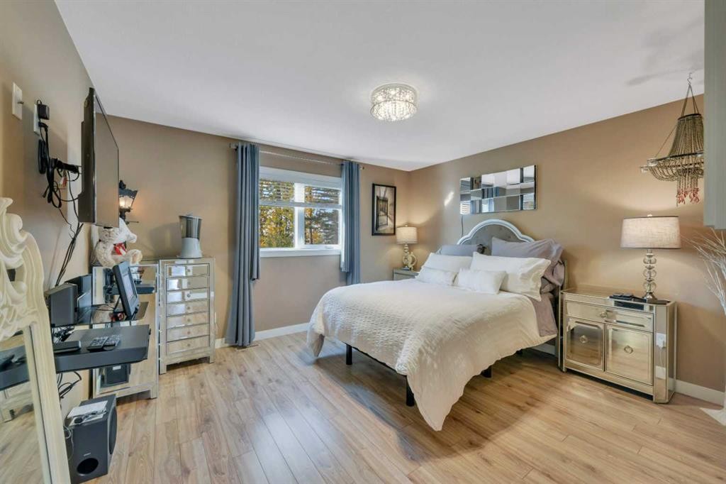232 Wiley Crescent, Red Deer, AB - Indoor Photo Showing Bedroom