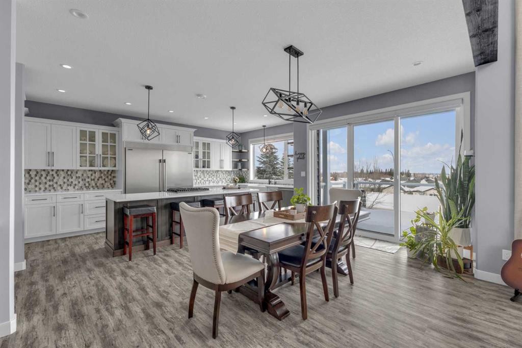 5 Leonard Close, Sylvan Lake, AB - Indoor Photo Showing Dining Room