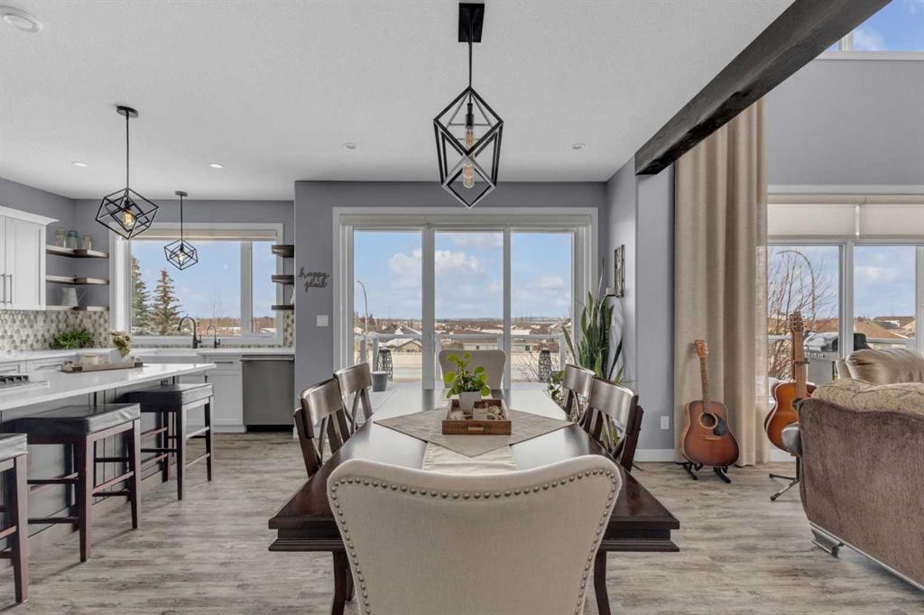 5 Leonard Close, Sylvan Lake, AB - Indoor Photo Showing Dining Room