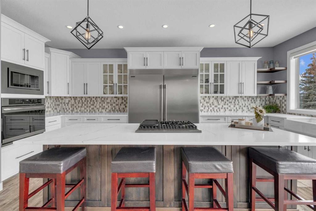 5 Leonard Close, Sylvan Lake, AB - Indoor Photo Showing Kitchen With Upgraded Kitchen