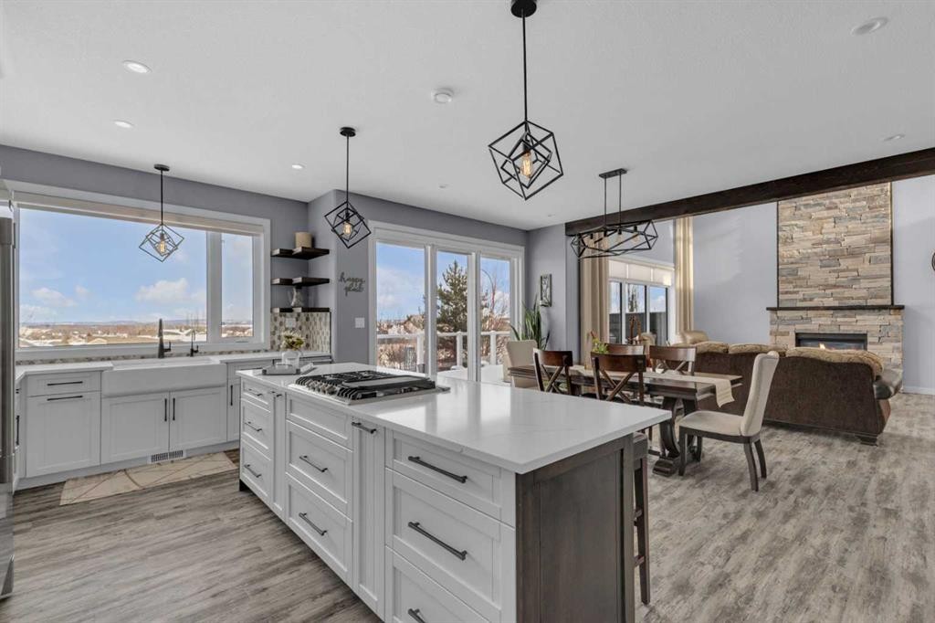 5 Leonard Close, Sylvan Lake, AB - Indoor Photo Showing Kitchen With Upgraded Kitchen