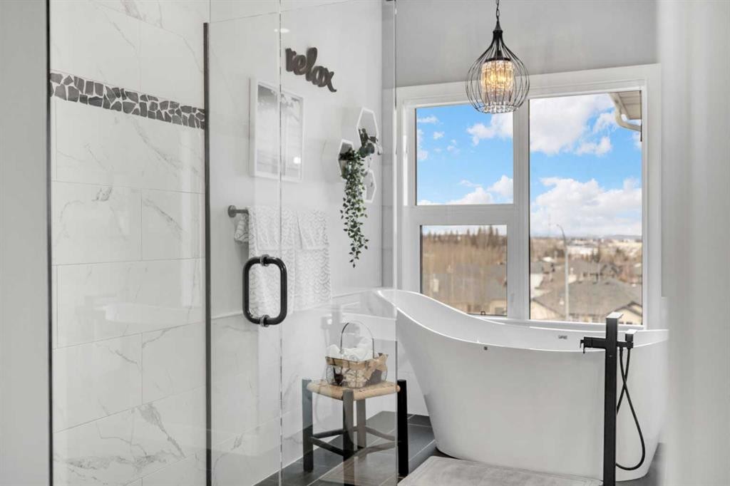 5 Leonard Close, Sylvan Lake, AB - Indoor Photo Showing Bathroom