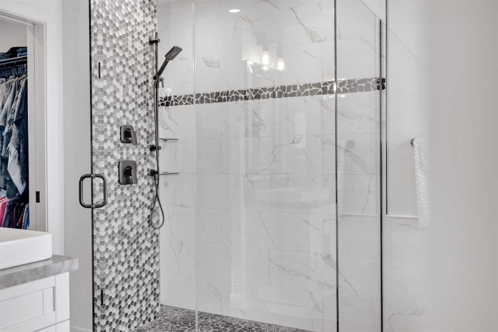 5 Leonard Close, Sylvan Lake, AB - Indoor Photo Showing Bathroom