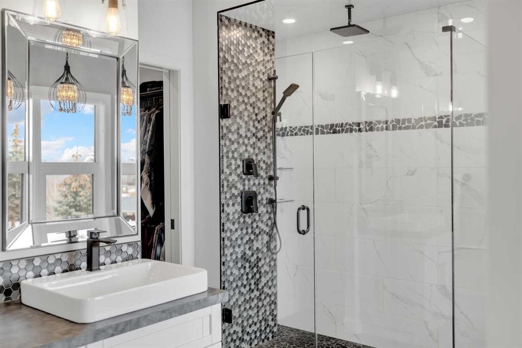 5 Leonard Close, Sylvan Lake, AB - Indoor Photo Showing Bathroom