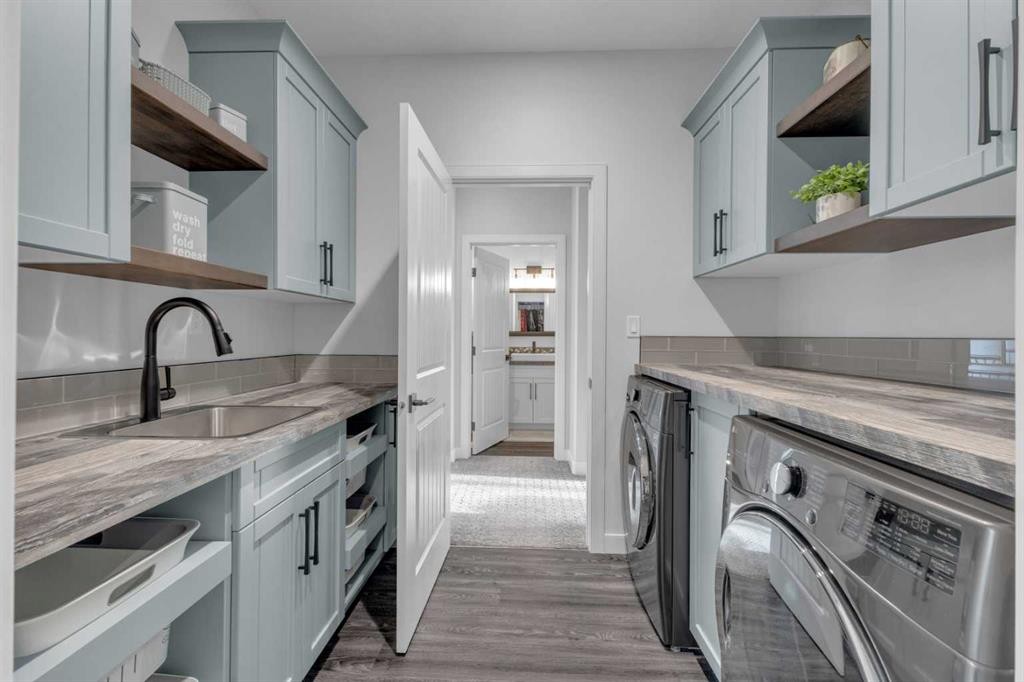 5 Leonard Close, Sylvan Lake, AB - Indoor Photo Showing Laundry Room