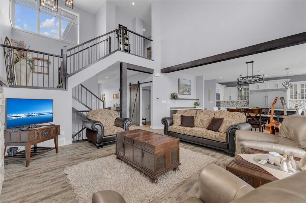 5 Leonard Close, Sylvan Lake, AB - Indoor Photo Showing Living Room