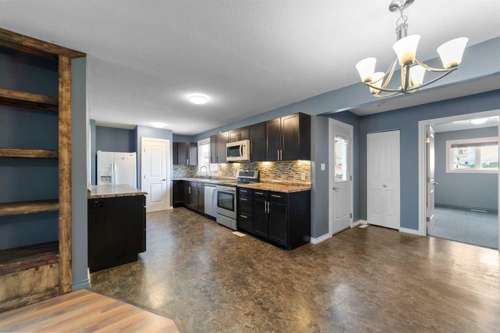 5620 50 Avenue, Killam, AB - Indoor Photo Showing Kitchen With Upgraded Kitchen