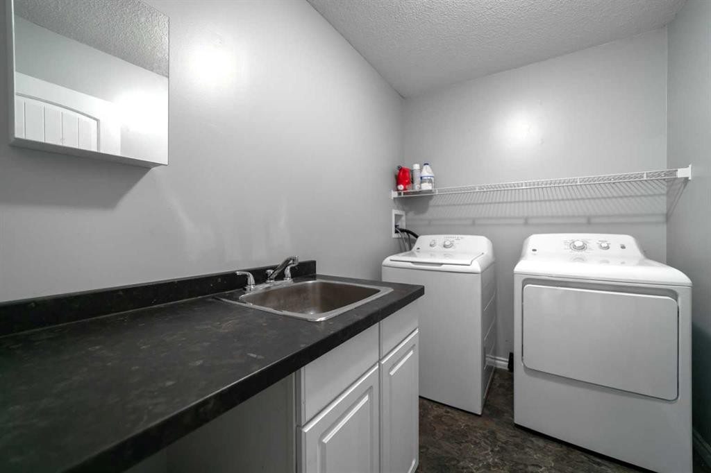 5620 50 Avenue, Killam, AB - Indoor Photo Showing Laundry Room