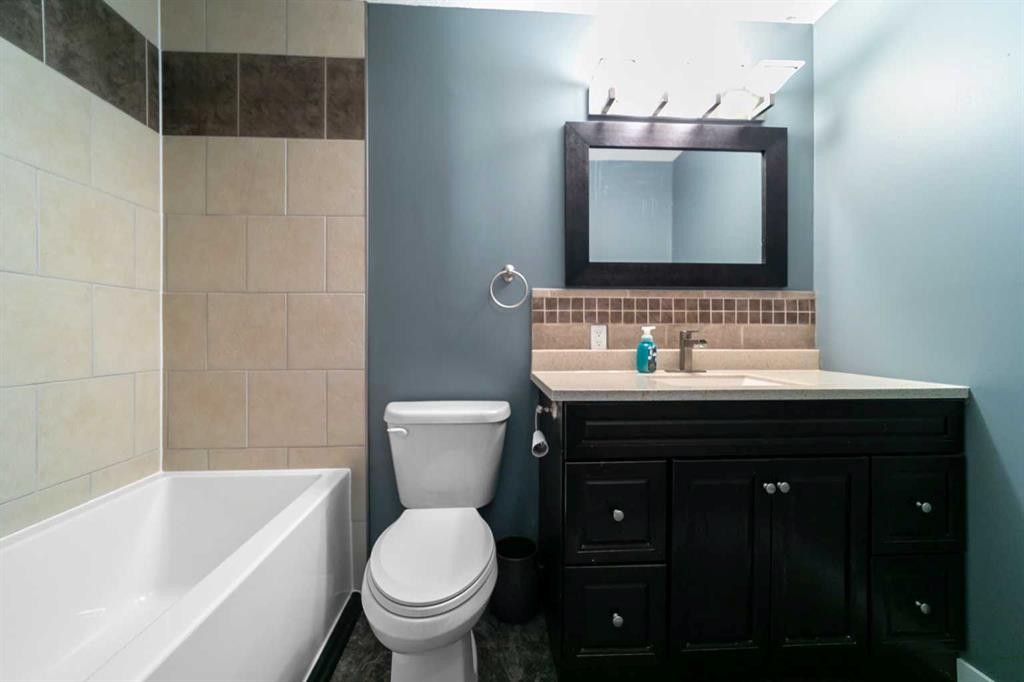 5620 50 Avenue, Killam, AB - Indoor Photo Showing Bathroom