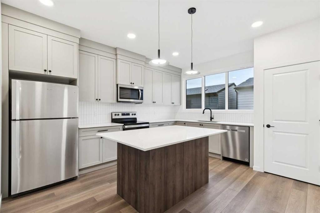 28 Bluerock Terrace Sw, Calgary, AB - Indoor Photo Showing Kitchen With Upgraded Kitchen