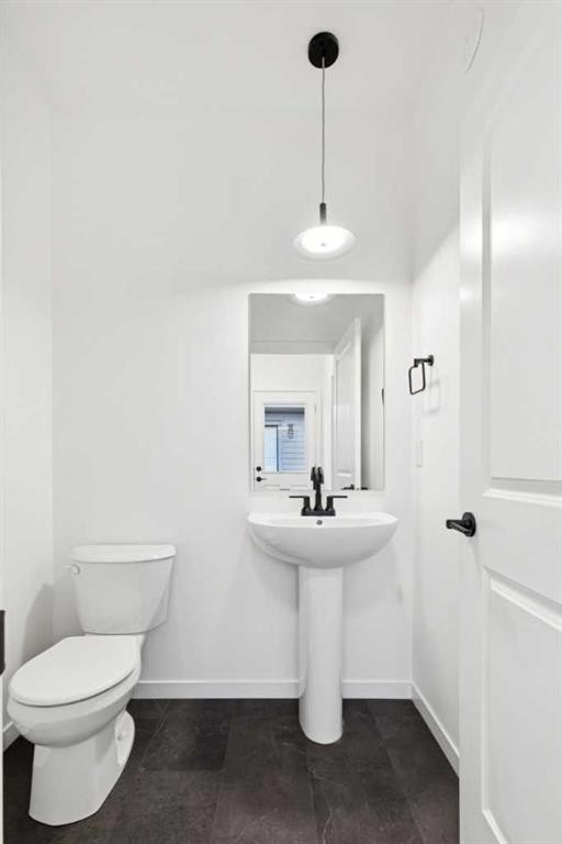 28 Bluerock Terrace Sw, Calgary, AB - Indoor Photo Showing Bathroom