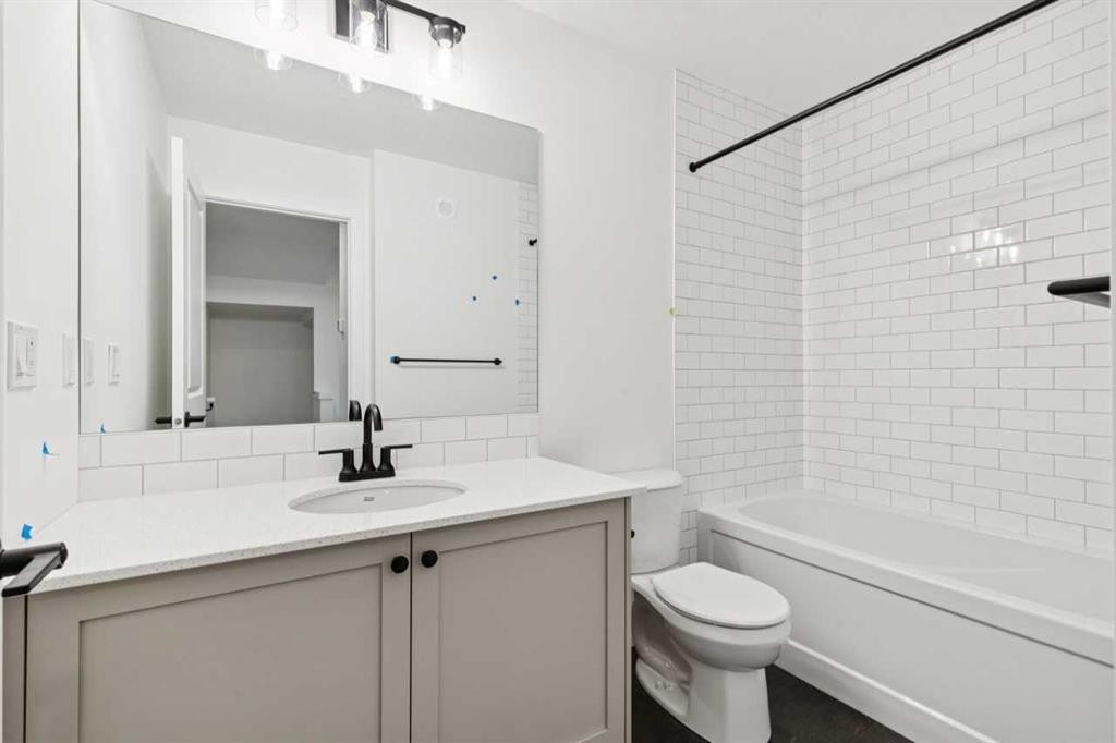 28 Bluerock Terrace Sw, Calgary, AB - Indoor Photo Showing Bathroom