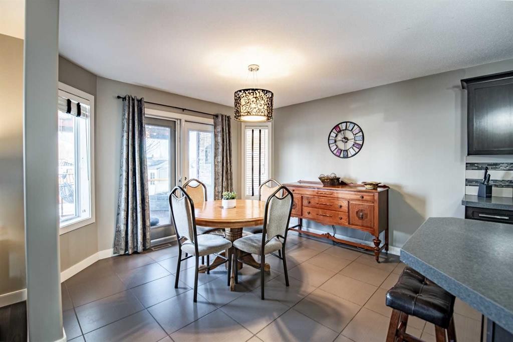 60 Vincent Close, Red Deer, AB - Indoor Photo Showing Dining Room