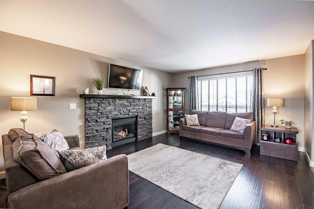 60 Vincent Close, Red Deer, AB - Indoor Photo Showing Living Room With Fireplace