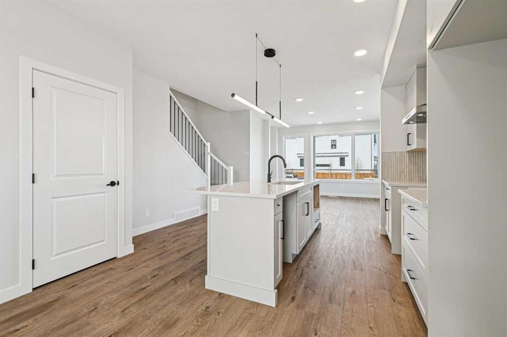 9 Treeline Avenue Sw, Calgary, AB - Indoor Photo Showing Kitchen With Upgraded Kitchen
