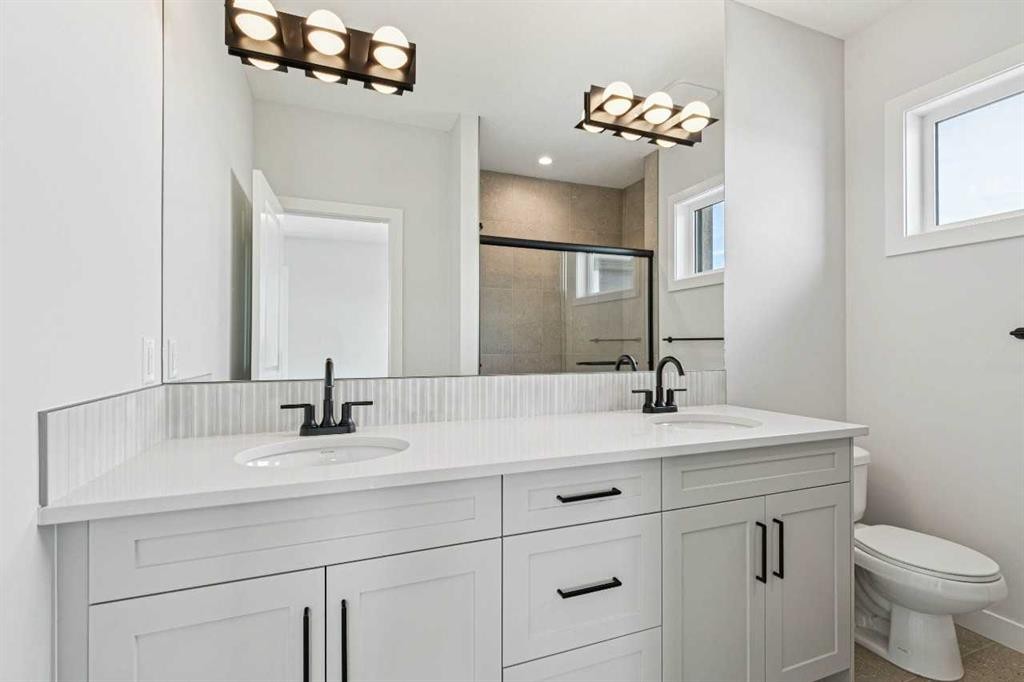 9 Treeline Avenue Sw, Calgary, AB - Indoor Photo Showing Bathroom