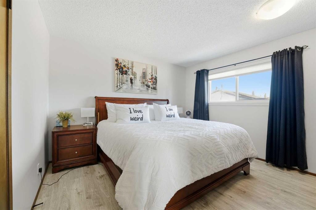 101 Erickson Drive, Red Deer, AB - Indoor Photo Showing Bedroom