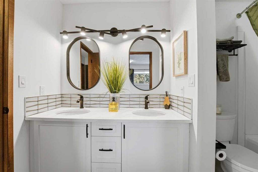 101 Erickson Drive, Red Deer, AB - Indoor Photo Showing Bathroom