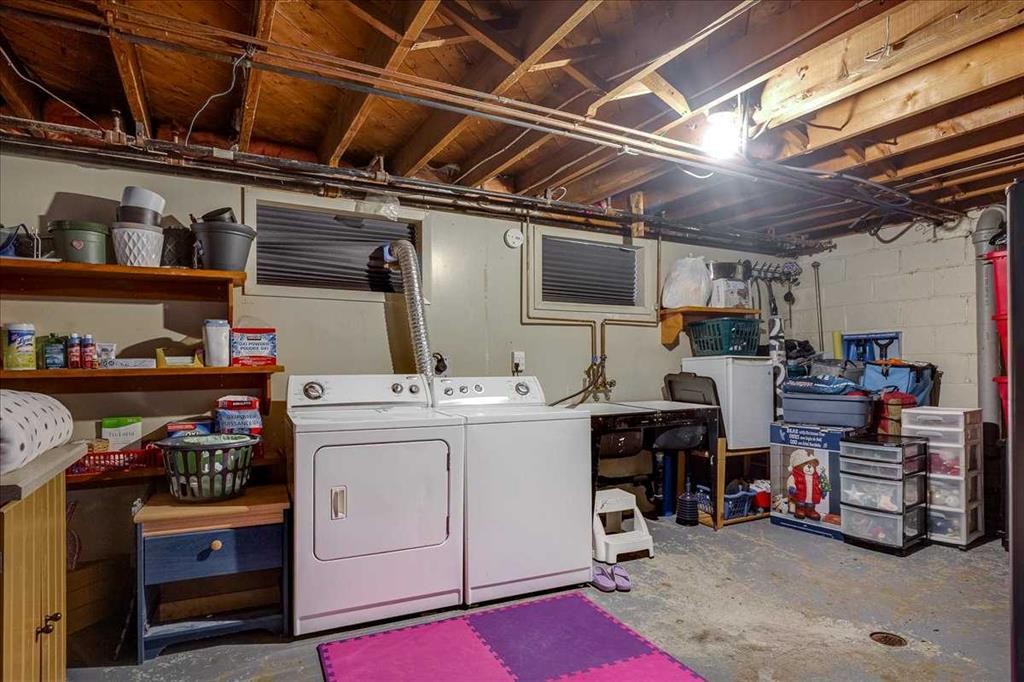 39 Poplar Crescent, Springbrook, AB - Indoor