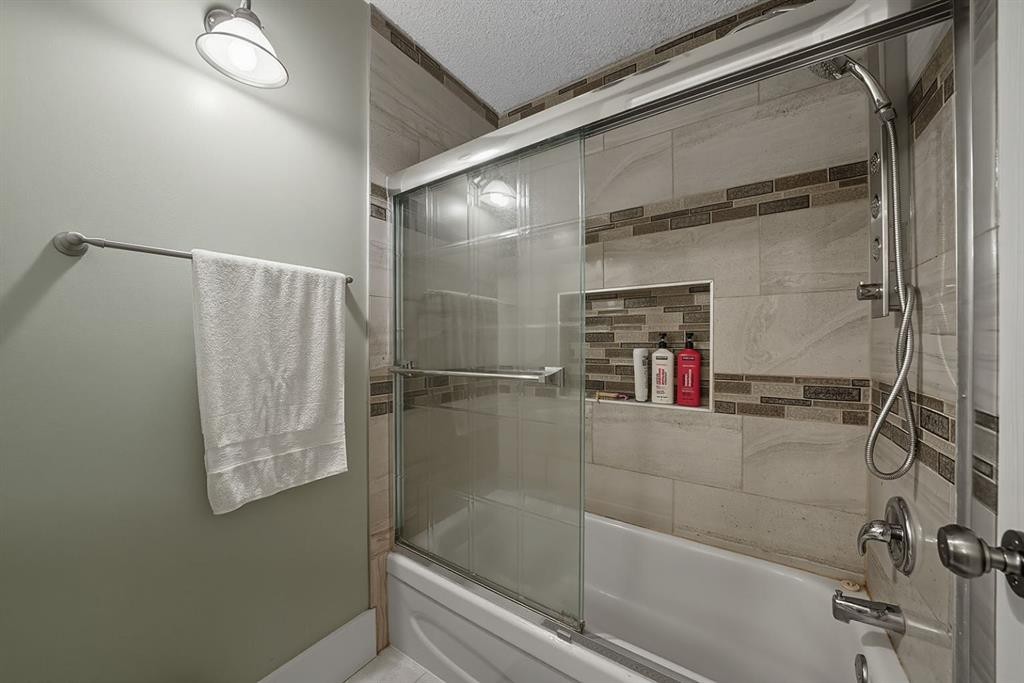 120 Birchcliff Road, Birchcliff, AB - Indoor Photo Showing Bathroom