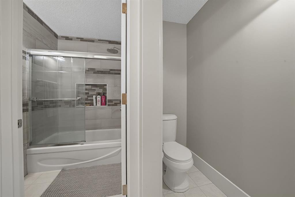 120 Birchcliff Road, Birchcliff, AB - Indoor Photo Showing Bathroom