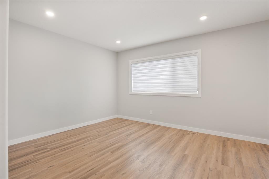 38 Thayer Close, Red Deer, AB - Indoor Photo Showing Other Room