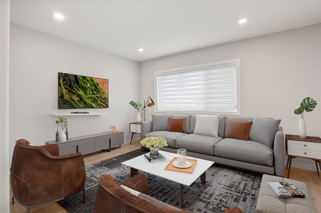 38 Thayer Close, Red Deer, AB - Indoor Photo Showing Living Room