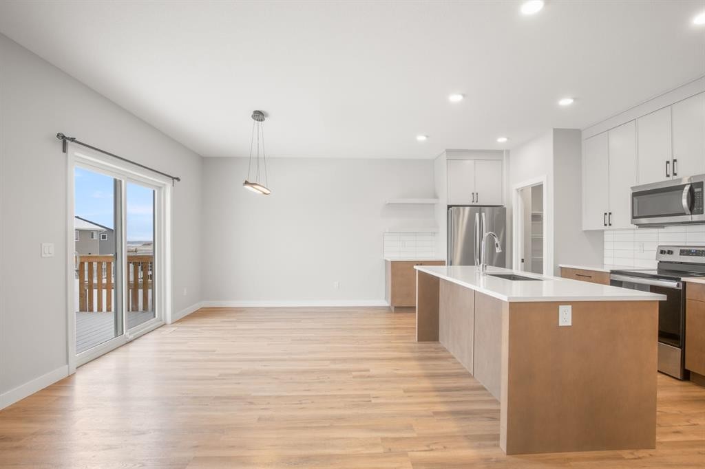 38 Thayer Close, Red Deer, AB - Indoor Photo Showing Kitchen With Upgraded Kitchen