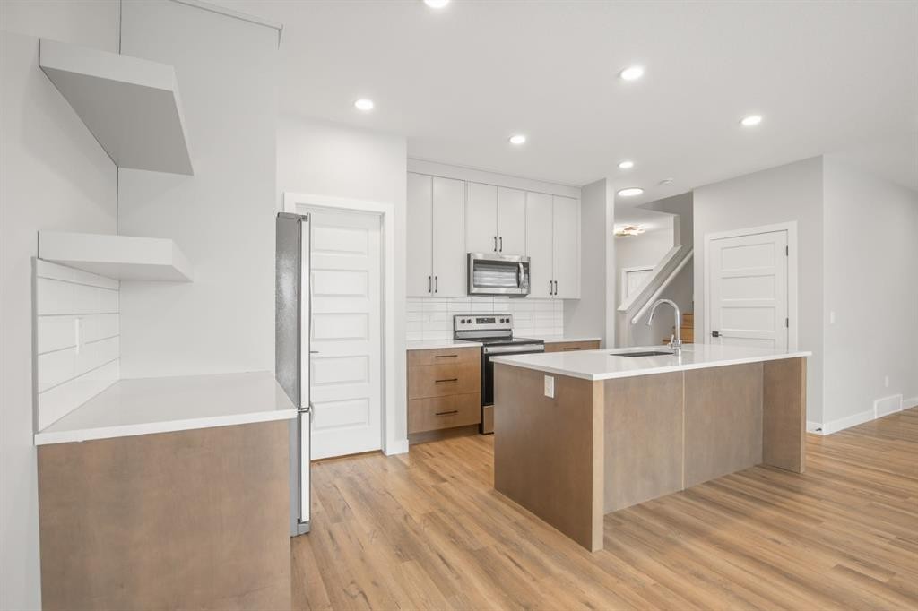 38 Thayer Close, Red Deer, AB - Indoor Photo Showing Kitchen