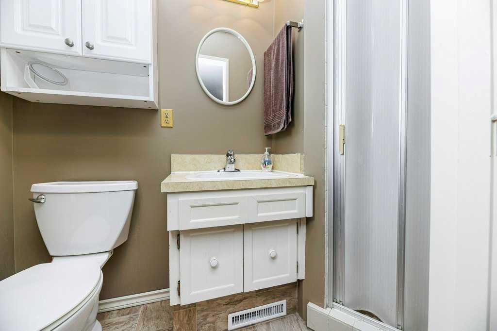 15 Waghorn Close, Red Deer, AB - Indoor Photo Showing Bathroom